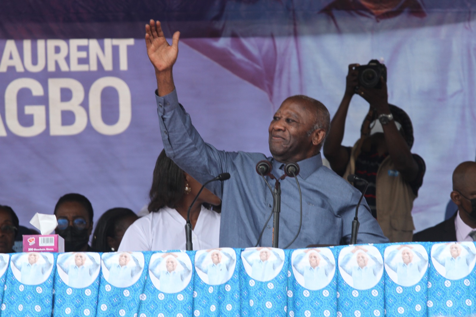 Gbagbo de retour à Abidjan après un mois à Bruxelles