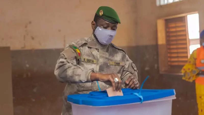 Mali : plusieurs partis politiques et associations de la société civile rappellent à la junte la fin de la transition