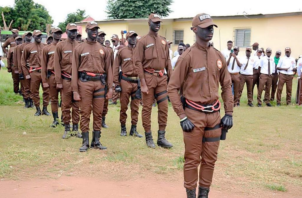 Vrai, cette image montre bien une brigade scolaire en Côte d’Ivoire
