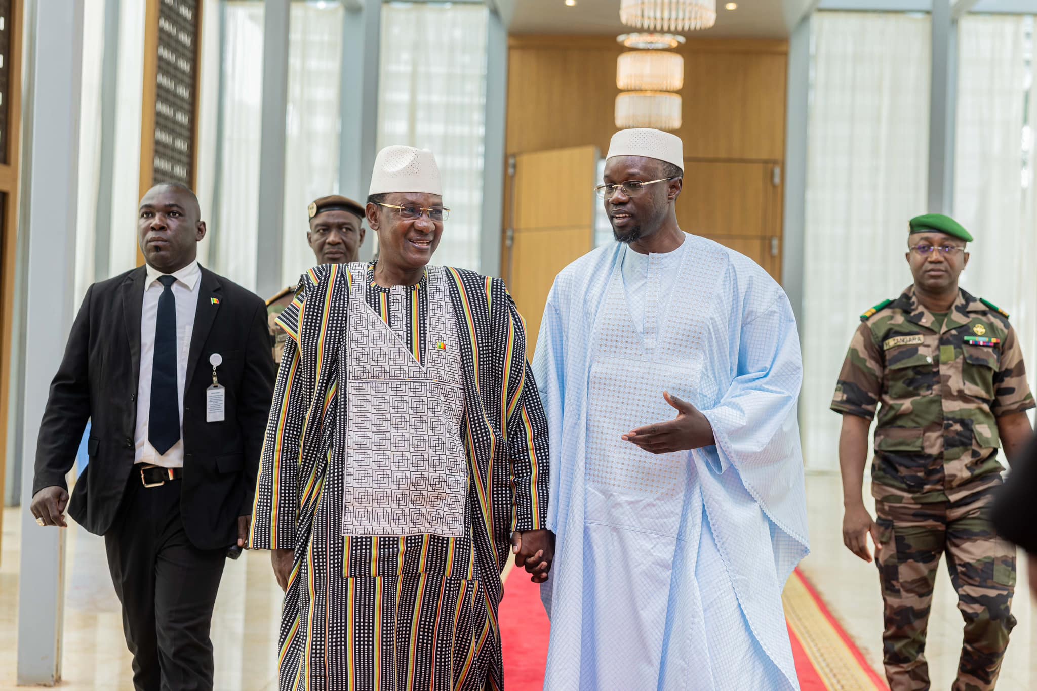 A Bamako, Ousmane Sonko évoque l’AES avec Assimi Goïta
