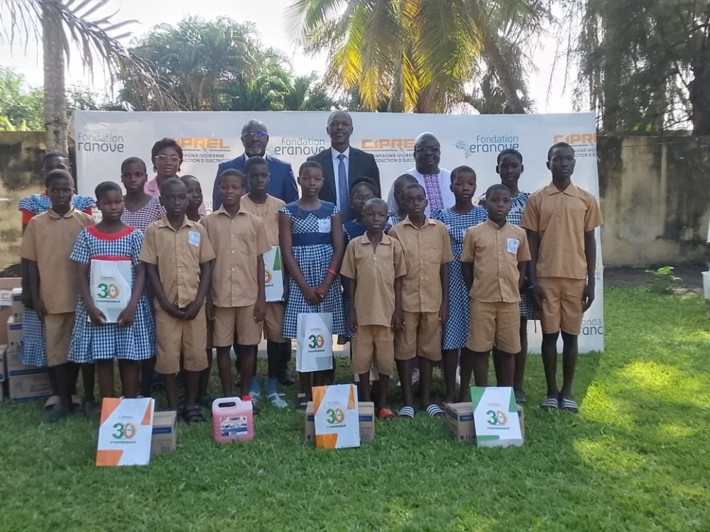 Don de kits scolaires de la CIPREL et la fondation ERANOVE aux élèves d’Abidjan Vridi