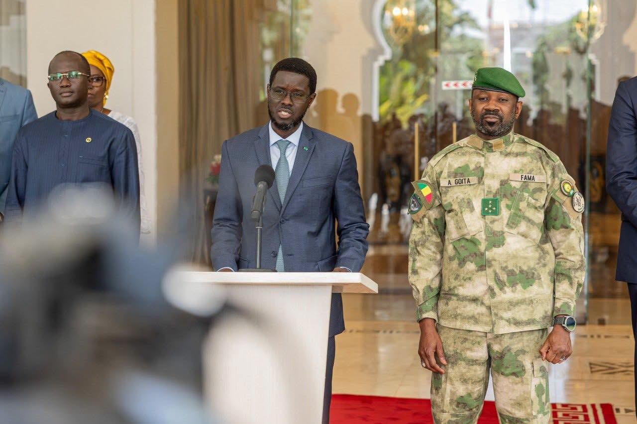 Les menaces terroristes « se renforcent de nos divisions », selon Diomaye Faye en visite à Bamako