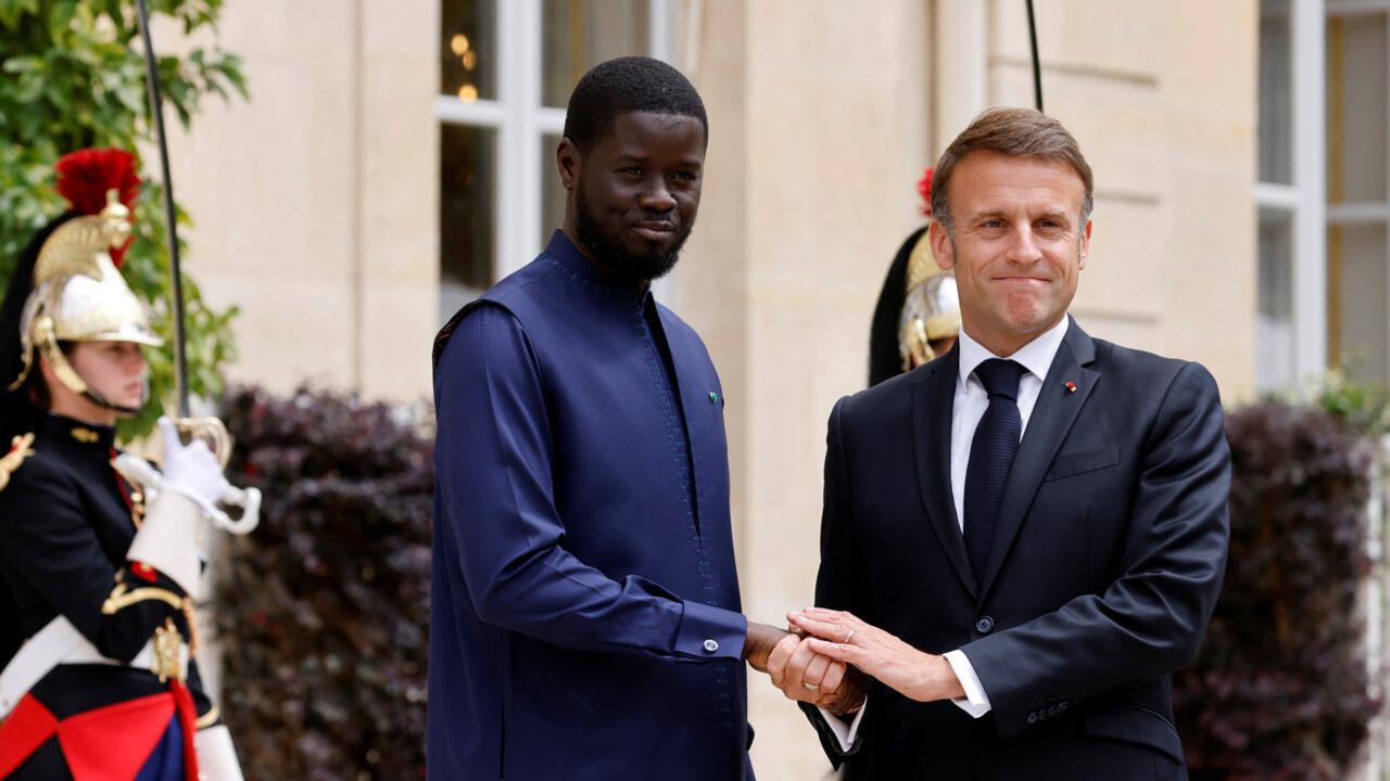 Macron reconnaît qu’il y a eu un « massacre » à Thiaroye au Sénégal en 1944