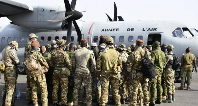 La Côte d’Ivoire engage des manœuvres militaires conjointes avec la France