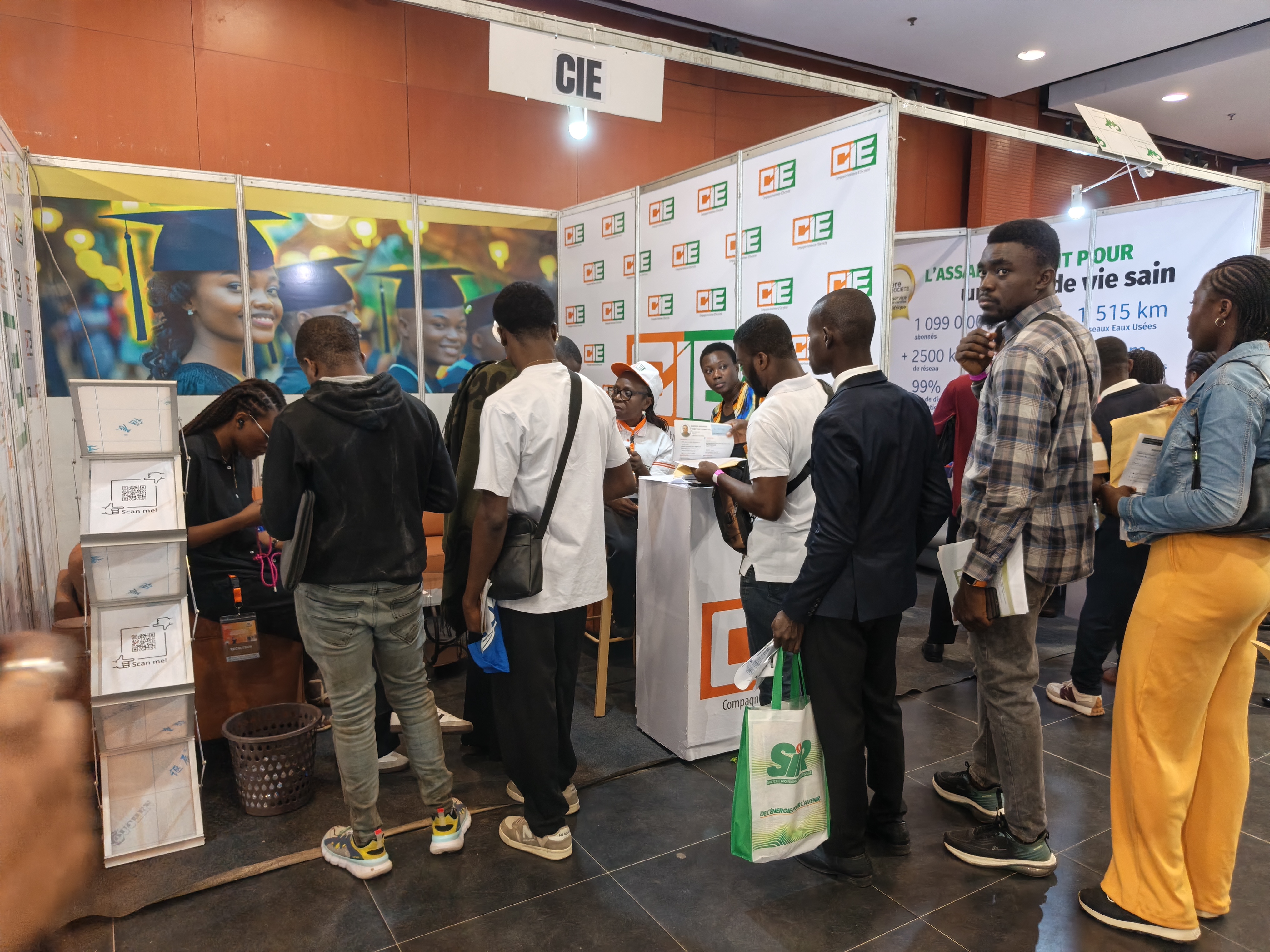 Foire de l’emploi et du recrutement : la CIE à la rencontre des talents pour renforcer les métiers de l’électricité