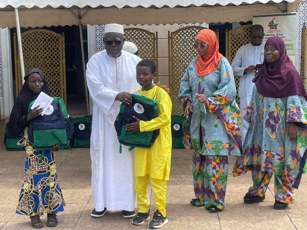 Éducation : Après Grand-Bassam, la Fondation Djigui poursuit son aide aux enfants vulnérables à Abidjan