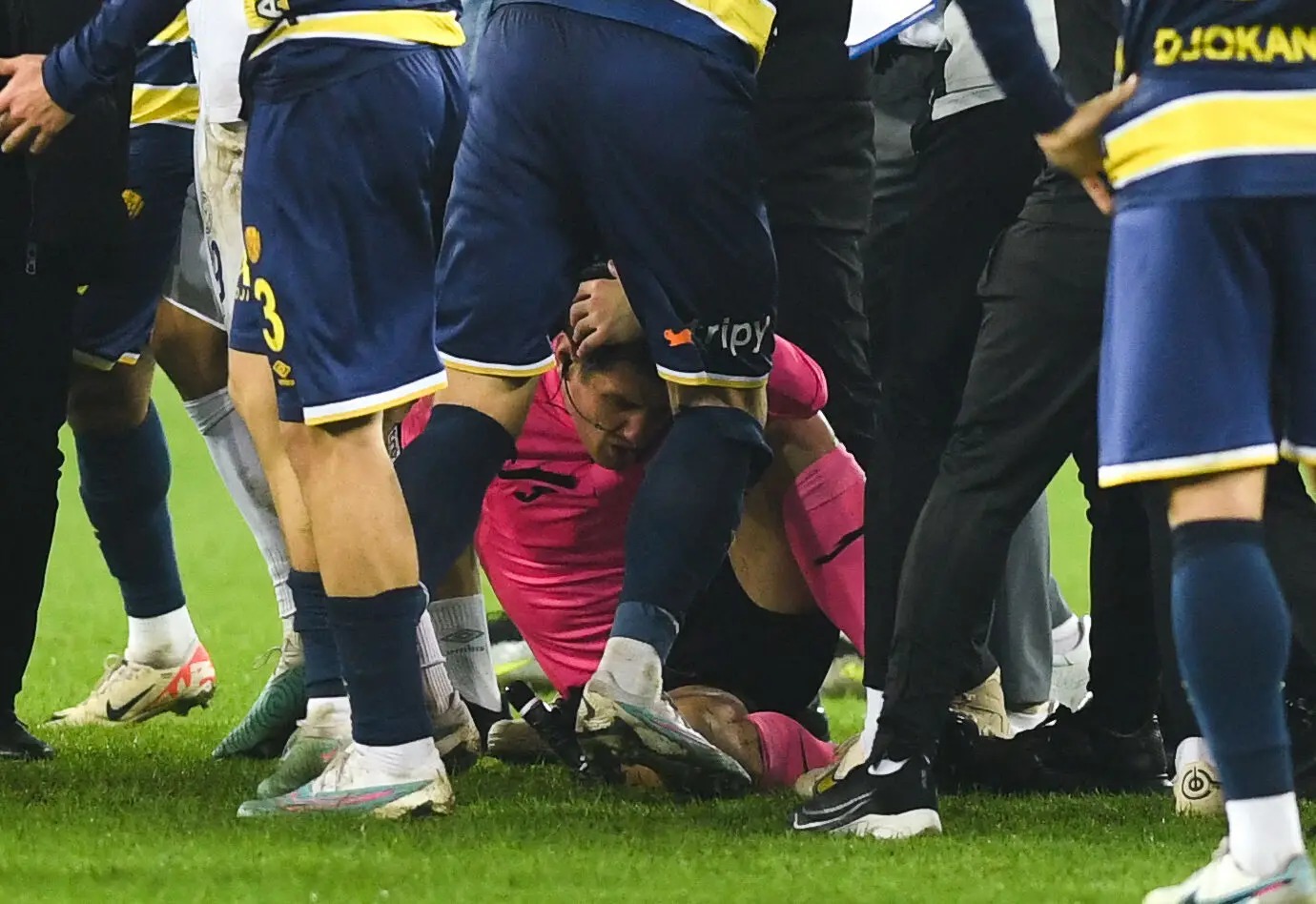 Turquie : tous les championnats de football suspendus après l’agression d’un arbitre