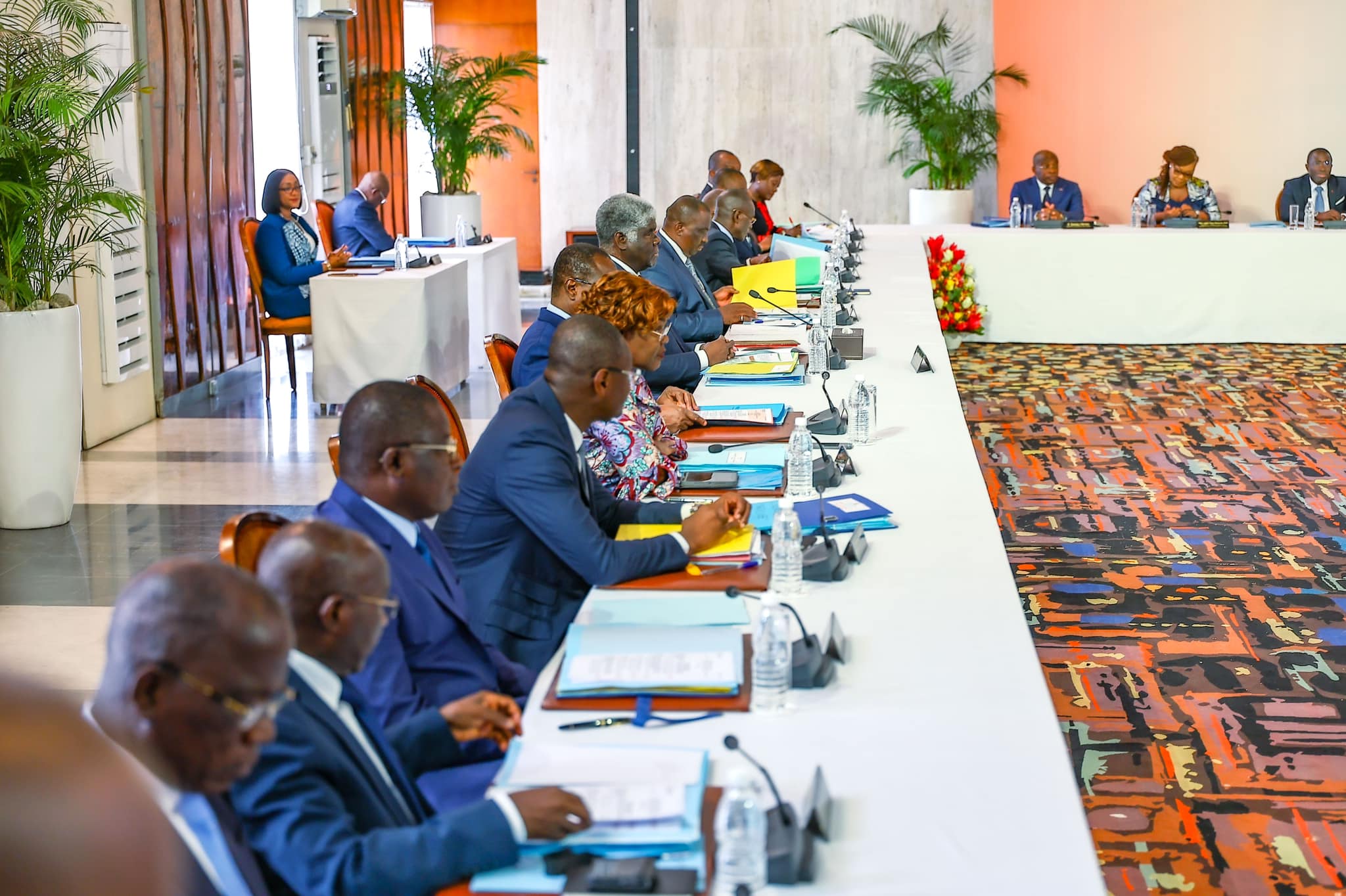 Côte d’Ivoire/Gouvernement : 4 départs et 5 entrants