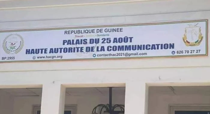 En Guinée, après près d’un an de suspension, le journaliste Lamine Guirassy réhabilité par la HAC