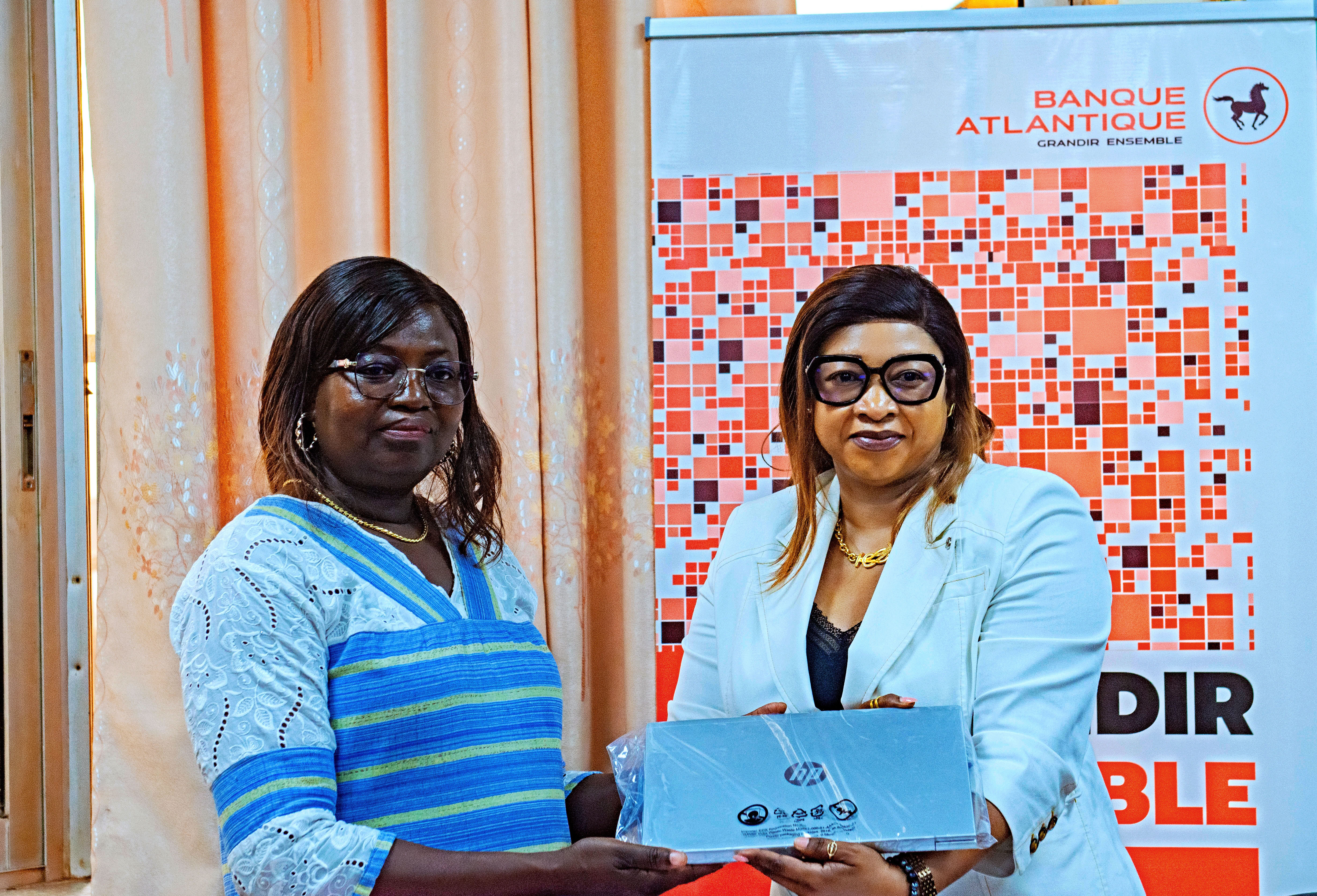 Banque Atlantique soutient l’éducation et l’inclusion numérique au Burkina Faso