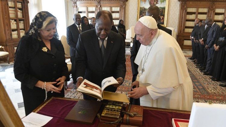 Décès du Pape François :  Ouattara salue son "engagement" pour un "monde de paix"