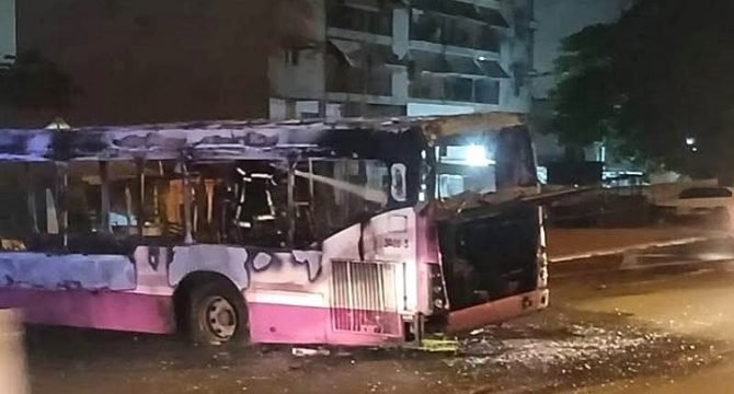 Côte d’Ivoire : 13 autobus de la SOTRA calcinés dans un incendie