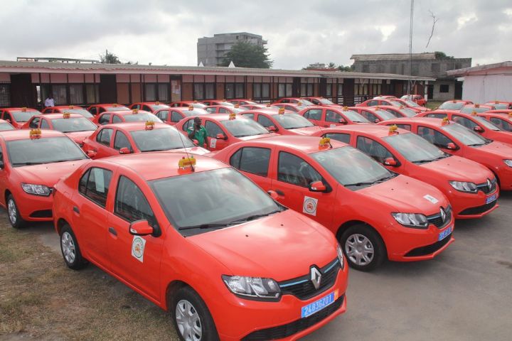 Abidjan : bientôt une application pour commander des taxi-compteurs
